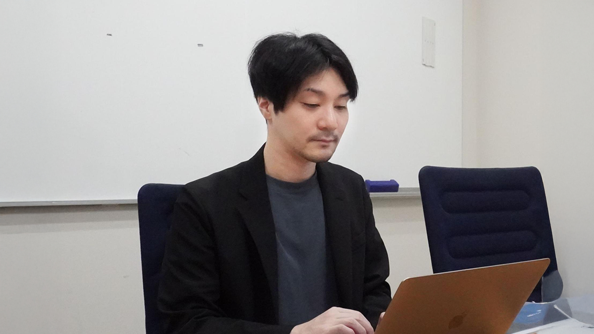 事